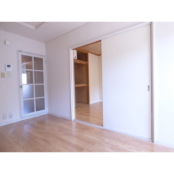 ハイム東岡崎の居間・リビング