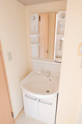 【独立洗面台】 | アクアハイツ | 便利なシャワー付き洗面台です。