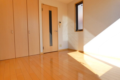 【洋室】 | アクアハイツ | エアコン付きで日当たりの良いお部屋です！