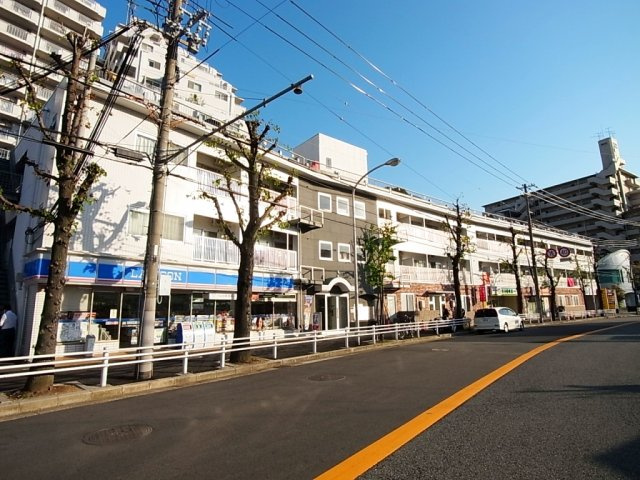 プリオーレリベルタの外観|外壁から全てやり変えたスーパーリノベーション物件。1Ｆはコンビニ等で便利