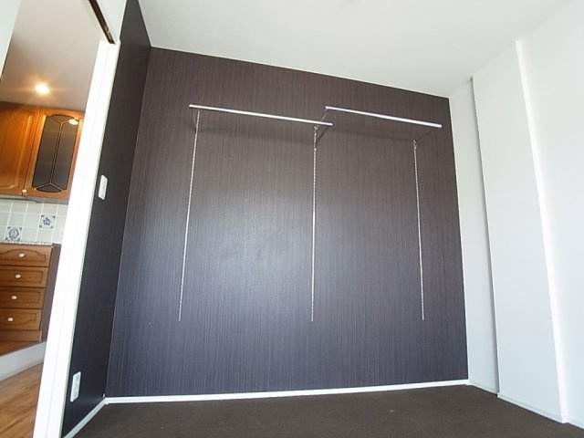 プリオーレリベルタの収納|壁には収納ハンガーパイプを完備