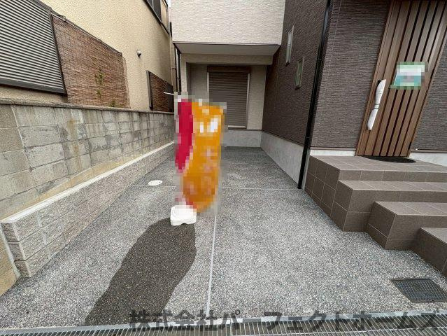 東香里元町新築戸建　の駐車場