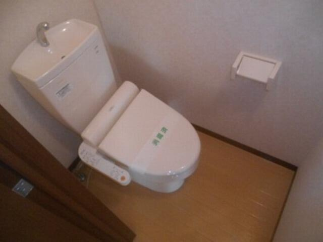 府中市栄町３丁目のアパートのトイレ