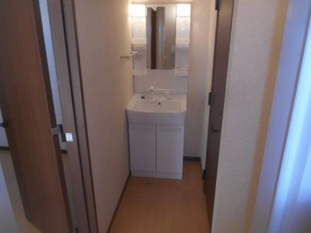 府中市栄町３丁目のアパートの洗面所