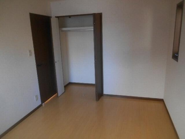 府中市栄町３丁目のアパートの収納