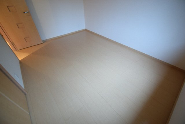 トップⅤの居間・リビング|フローリングきれいです。