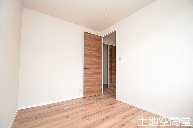 アクシス塔野の洋室