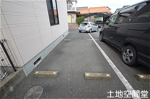 アクシス塔野の駐車場|2台縦列駐車無料