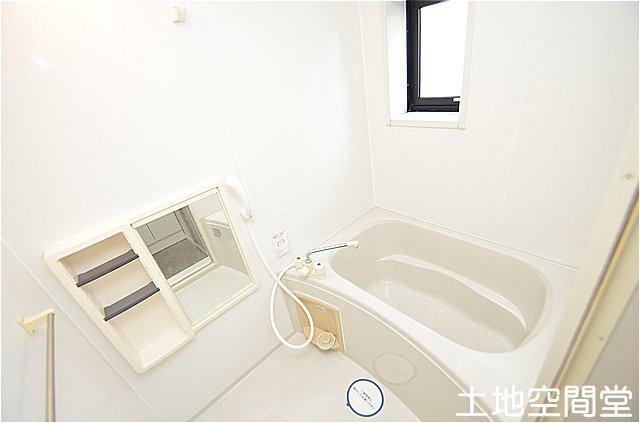 アクシス塔野の浴室