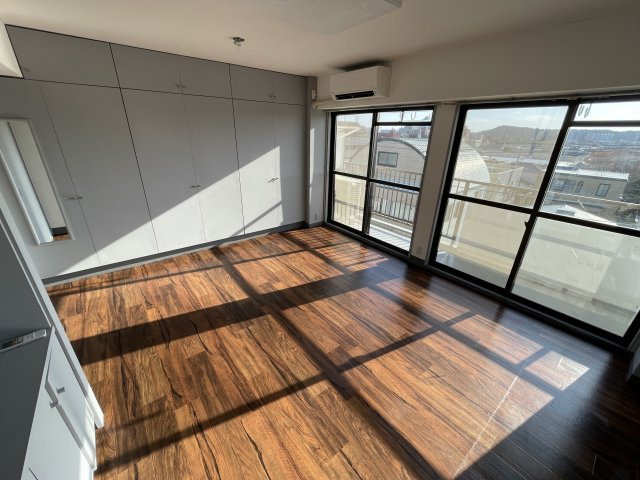 日建茂原マンションの洋室