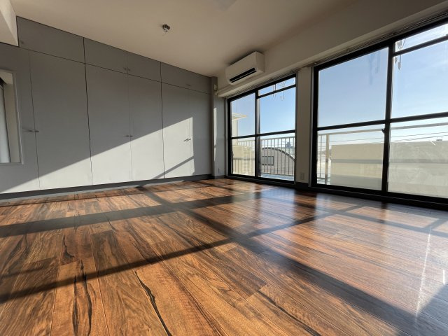 日建茂原マンションの洋室