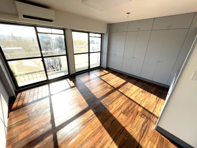 日建茂原マンションの洋室