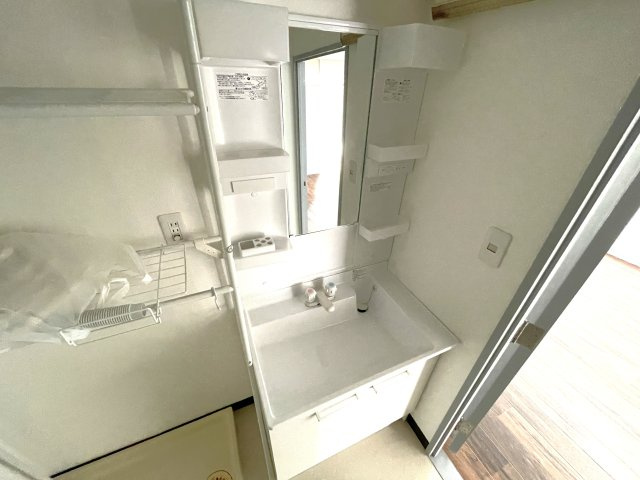 日建茂原マンションの独立洗面台