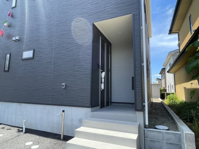 【新築戸建て】秋田市楢山本町第3　1号棟の玄関