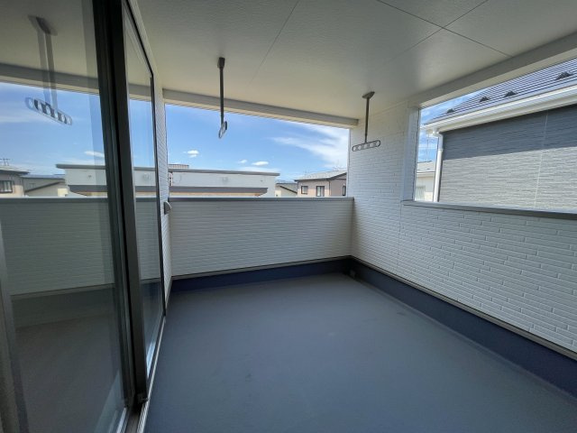 【新築戸建て】秋田市楢山本町第3　2号棟のバルコニー|お天気の良い日には、外の空気を感じながらリラックスできる空間です♪