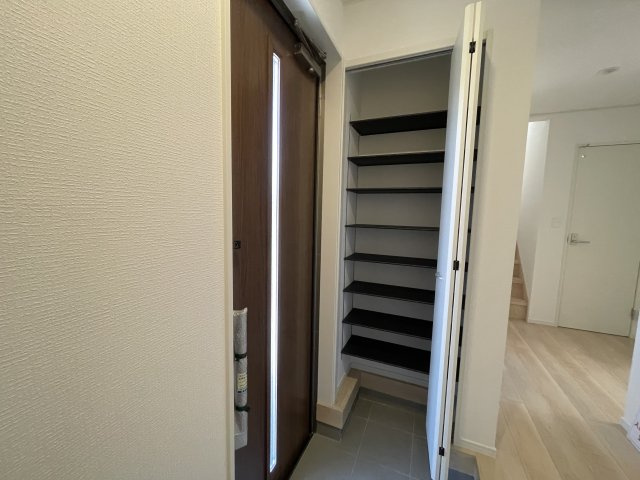 【新築戸建て】秋田市楢山本町第3　2号棟の収納|玄関収納