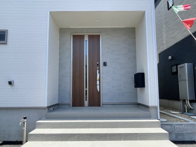 【新築戸建て】秋田市楢山本町第3　2号棟の玄関