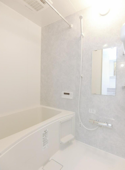 アズ三宿レジデンス　南向き　ペット相談　角部屋　2面バルコニーの浴室