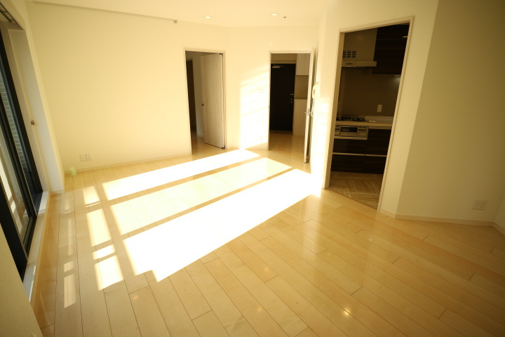 ミレニアムガーデンコートの居間・リビング