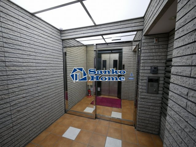 西川ビルのロビー