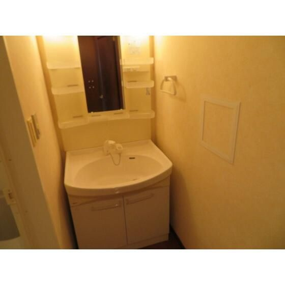 西川ビルの洗面所