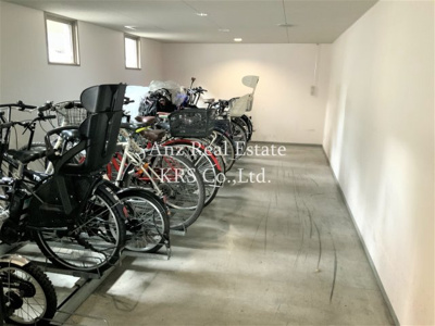 【その他】 | グラマシー立売堀（旧プリムベェール立売堀） | 屋内駐輪場です！雨風から自転車を守ります！