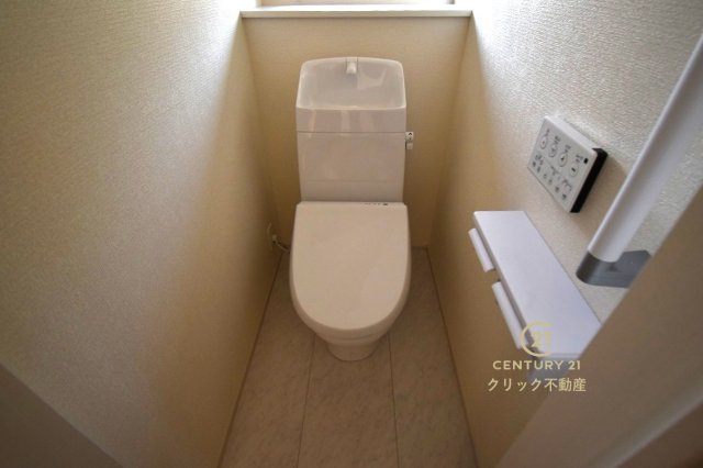 リーブルガーデン  ひたちなか足崎　20期　3のトイレ|毎日使う空間と機能だから、いつまでも清潔なスペースであってほしいのがトイレです。お掃除しやすいシンプルなデザインです。