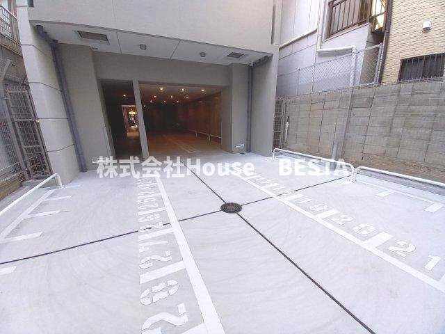 レシオス神戸クラルスの駐車場