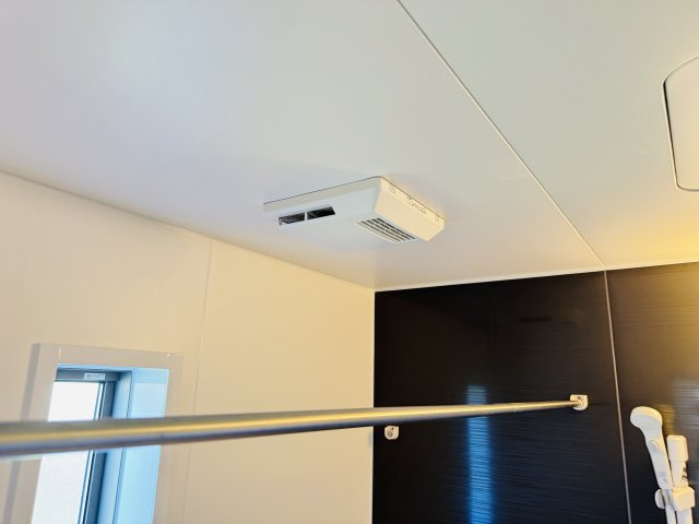 【冷暖房・空調設備】 | 柏市藤心１丁目新築戸建（藤心第６） | 雨の日も安心の浴室乾燥機つき