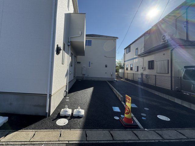 柏市藤心１丁目新築戸建（藤心第６）の前面道路含む現地写真|1号棟駐車スペース
