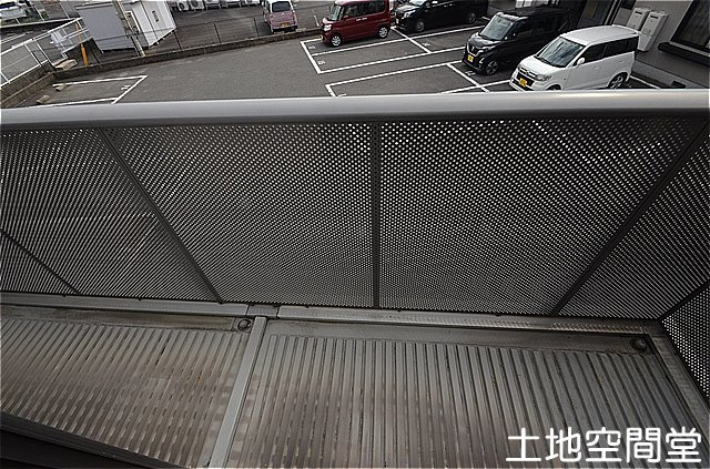 サンハイツ永犬丸　B棟のバルコニー