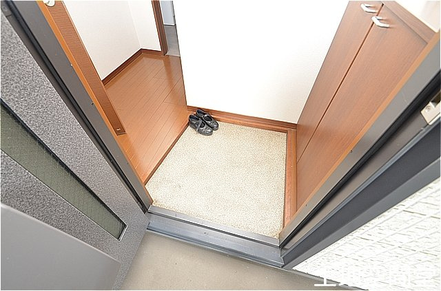 サンハイツ永犬丸　B棟の玄関