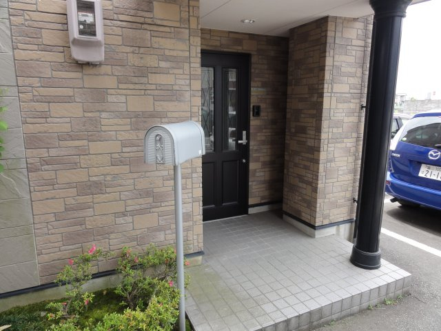 メゾン　スウィートA棟のエントランス