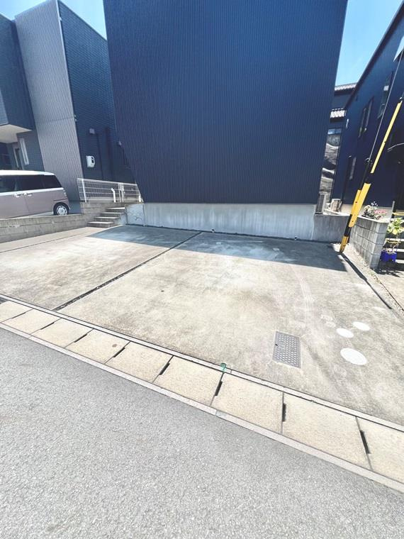 稲熊町６丁目戸建の駐車場