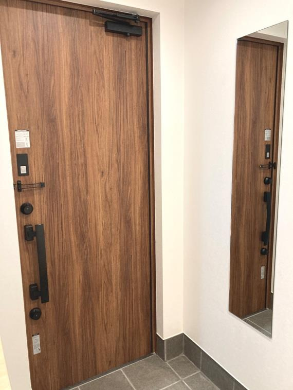 梅園町１丁目戸建の玄関