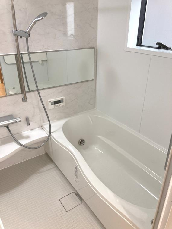 梅園町１丁目戸建の浴室