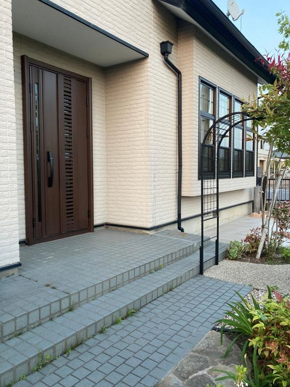 福岡町天白戸建のエントランス