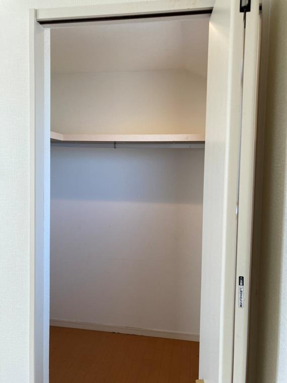 若松町川向戸建の収納