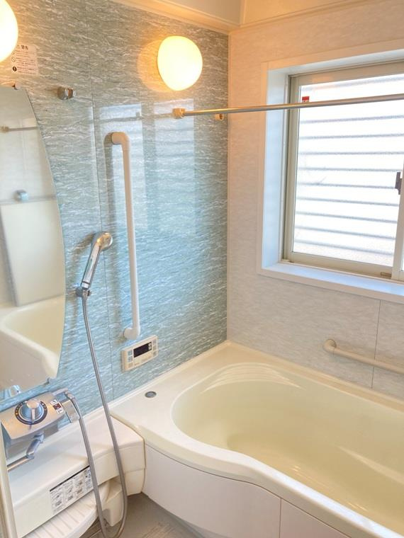 若松町川向戸建の浴室