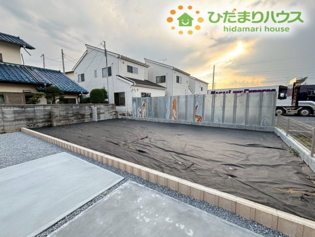 嵐山町川島　第2　新築一戸建て　リーブルガーデン　01の駐車場|ゆとりのあるカースペースは並列で3台駐車可能です！
お友達が遊びに来た際も停める場所があるので安心ですね！