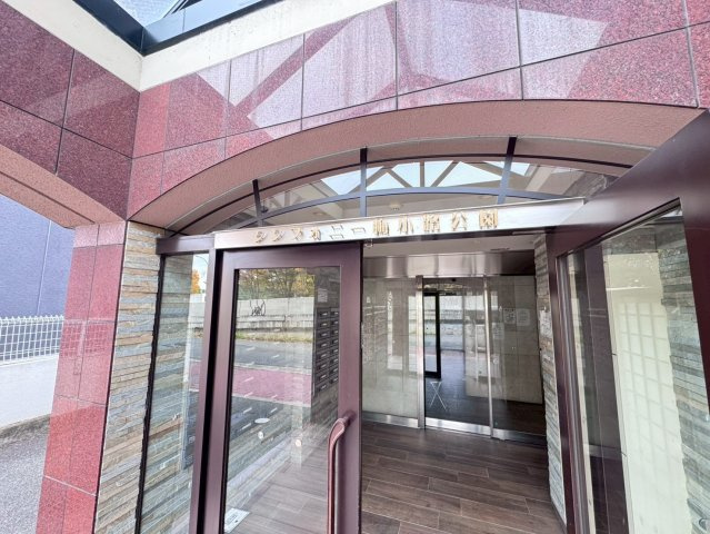 「梅小路京都西」駅徒歩９分◆リフォーム済み２ＬＤＫ住戸◆シンフォニー梅小路公園のエントランス|エントランス