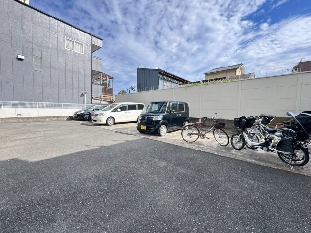 「梅小路京都西」駅徒歩９分◆リフォーム済み２ＬＤＫ住戸◆シンフォニー梅小路公園の駐車場|駐車場