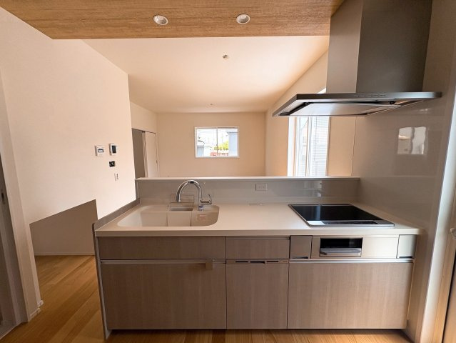 ーサンコートー行橋市南大橋3丁目　新築一戸建てのキッチン|家族を見渡せるカウンターキッチン♪
【行橋市　新築一戸建て】