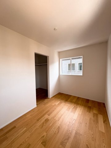 ーサンコートー行橋市南大橋3丁目　新築一戸建ての洋室|ウォークインクローゼット付き洋室♪
【行橋市　新築一戸建て】