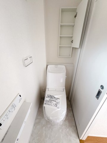 ーサンコートー行橋市南大橋3丁目　新築一戸建てのトイレ|収納棚付きで便利なお手洗い♪
【行橋市　新築一戸建て】