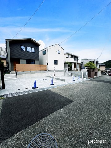 【前面道路含む現地写真】の画像