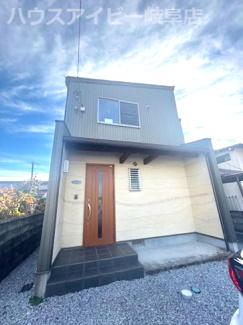 【外観】 | 本巣市仏生寺！築15年！スタイリッシュなガルバリウム外壁！オール電化住宅！お車並列2台可能！ | 本巣市仏生寺！築15年！スタイリッシュなガルバリウム外壁！オール電化住宅！お車並列2台可能！