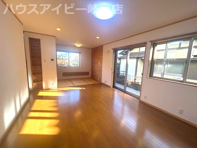 【居間・リビング】の画像