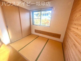 【和室】 | 本巣市仏生寺！築15年！スタイリッシュなガルバリウム外壁！オール電化住宅！お車並列2台可能！ | 本巣市仏生寺！築15年！スタイリッシュなガルバリウム外壁！オール電化住宅！お車並列2台可能！