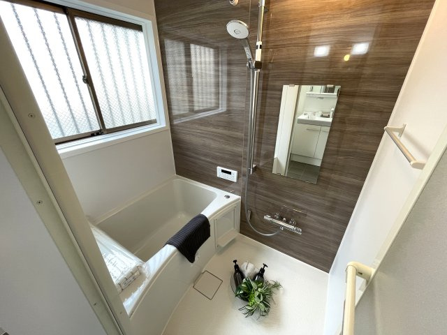 知る人ぞ知る。市街地が近く、自然も豊かな街。それが、『旭区上白根町』リフォーム戸建の浴室